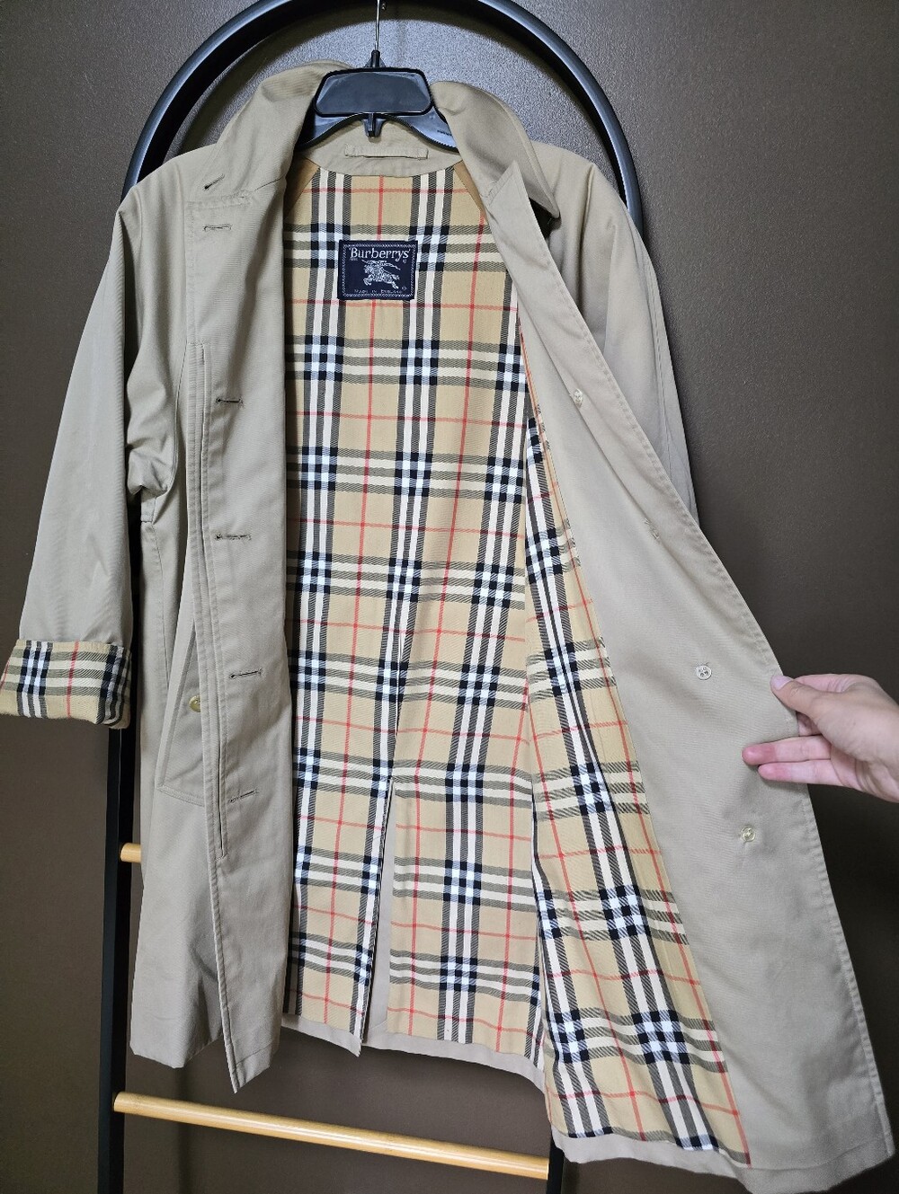 Vintage Burberrys Classic Beige Trench Coat with Check Lining, Mid-lenght - Picture 4 of 12